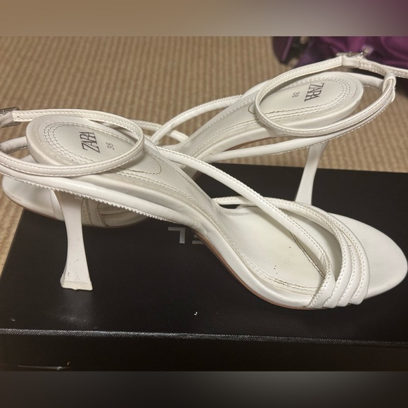 NWOT Zara White Open Toe Sandal w Cool Shape, Sturdy Heel sz 7 SS2024 Still ⚡️ - Picture 7 of 8
